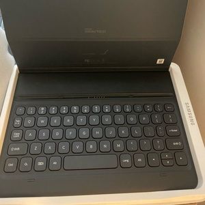 ❗️BRAND NEW❗️Samsung cover with keyboard.